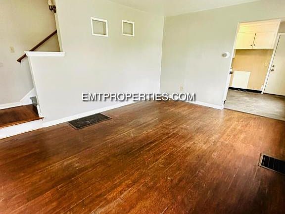 4th image of 2389 E 37th St