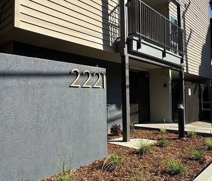 2221 Parker St — Photo 16