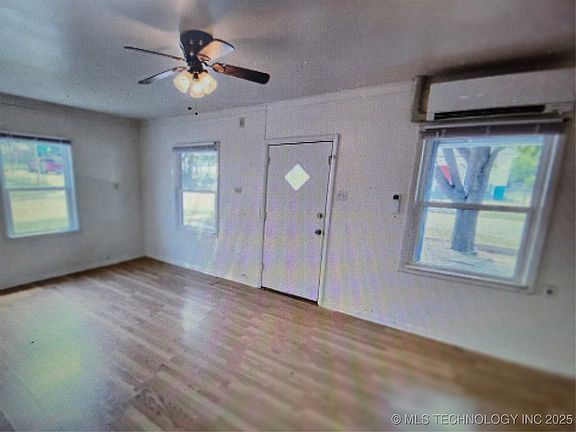 2nd image of 803 N Hodge St