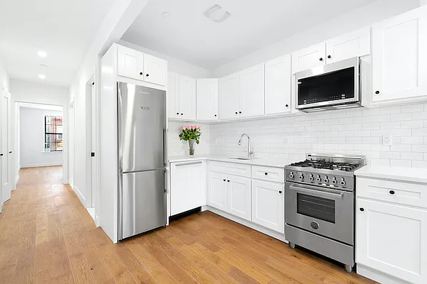 Rented by URBAN UTOPIA REALTY LLC | media 11