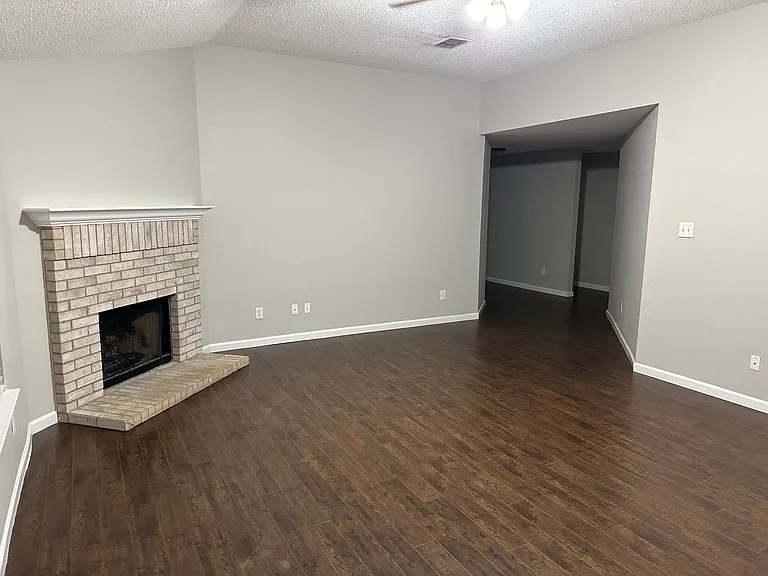 9328 Goldenview Dr — Photo 4