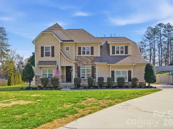 135 Lakeshore Hills Dr, Mooresville, NC 28117