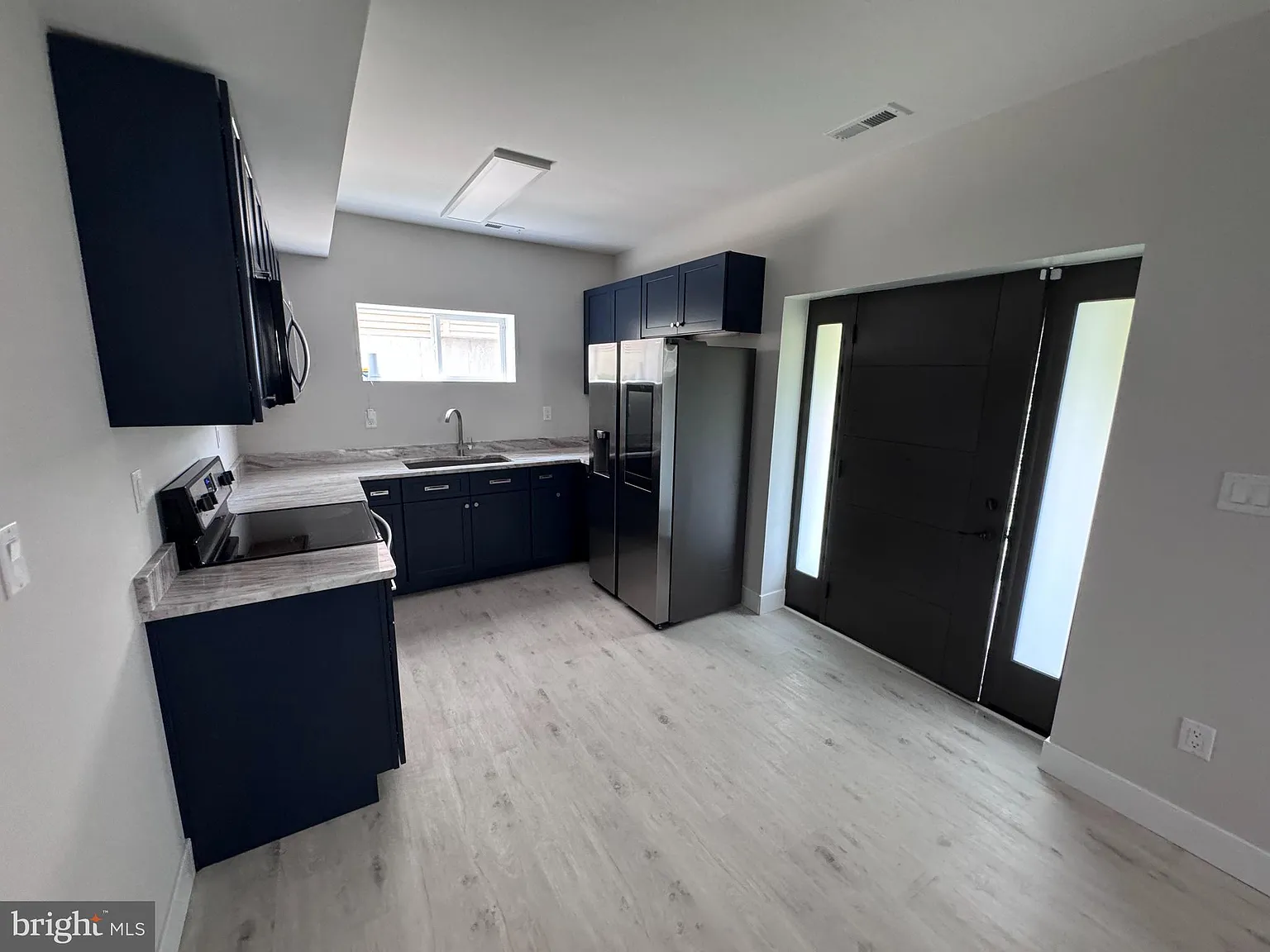 1 bed, 750 sqft, $1,300 — Photo 3