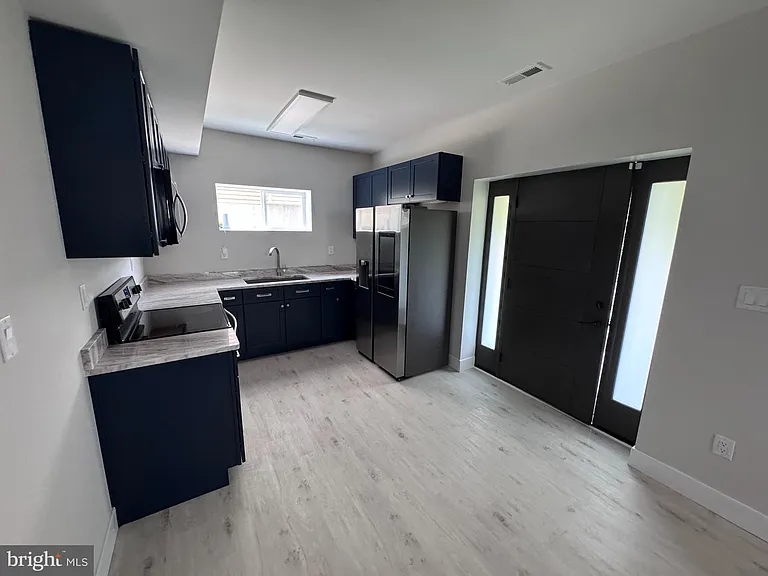530 3rd St #B — Photo 3