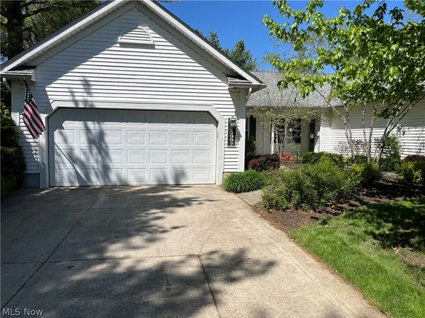 33992 Sunflower Ln, North Ridgeville, OH 44039