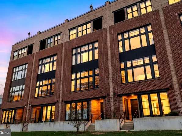 4586 Riverside Way, Philadelphia, PA 19127