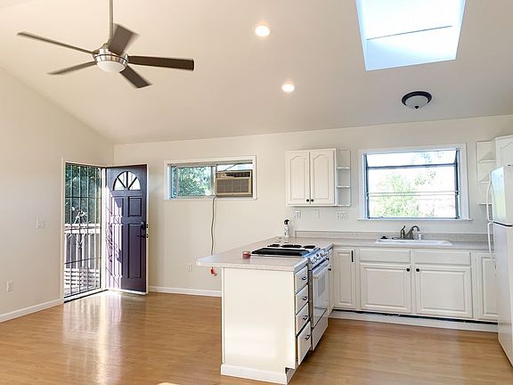 3rd image of 2298 Bailey Ave