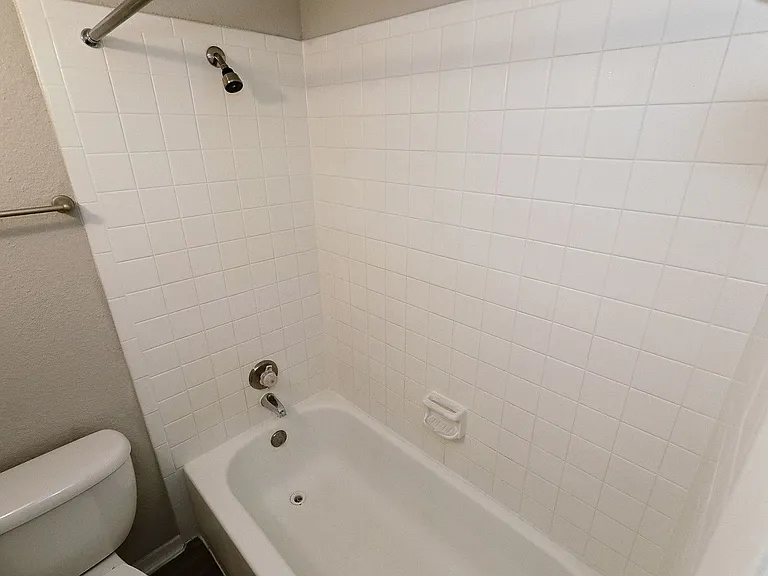 City Crest Apartments — Photo 130