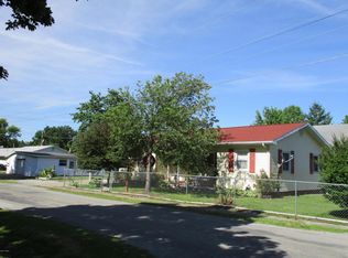 1201 E Ruth St, Benton, IL 62812