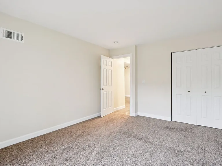 Crystal Lake Apartments — Photo 25