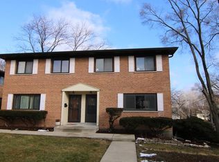 300 Duane St APT 10, Glen Ellyn, IL 60137