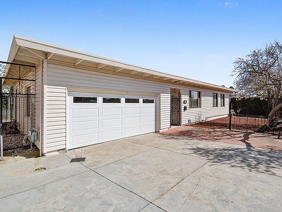 2nd image of 214 Alta Loma Dr