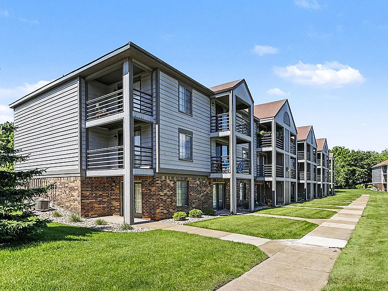 Emerald Park Apartments — Photo 31