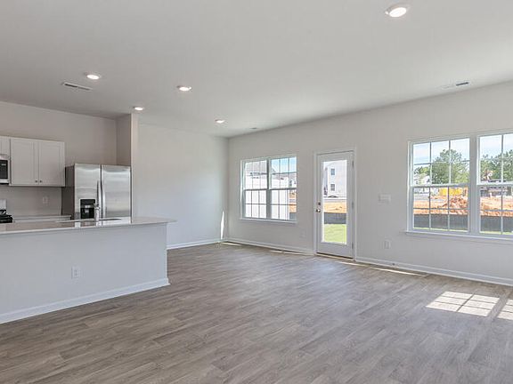 4th image of 166 Rusling Leaf Dr