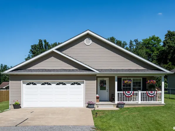 703A Mulberry St, Goreville, IL 62939