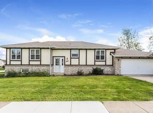 405 Meadowbrook Ln, Morris, IL 60450