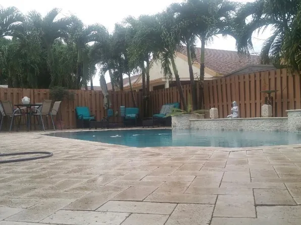 8041 NW 186th Ter, Hialeah, FL 33015
