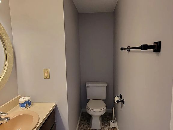 Half bathroom - Downstairs