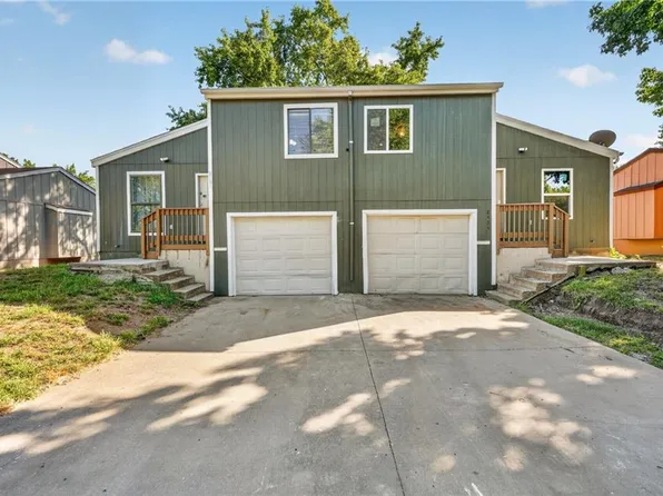 8486 Lane Dr, Raytown, MO 64138