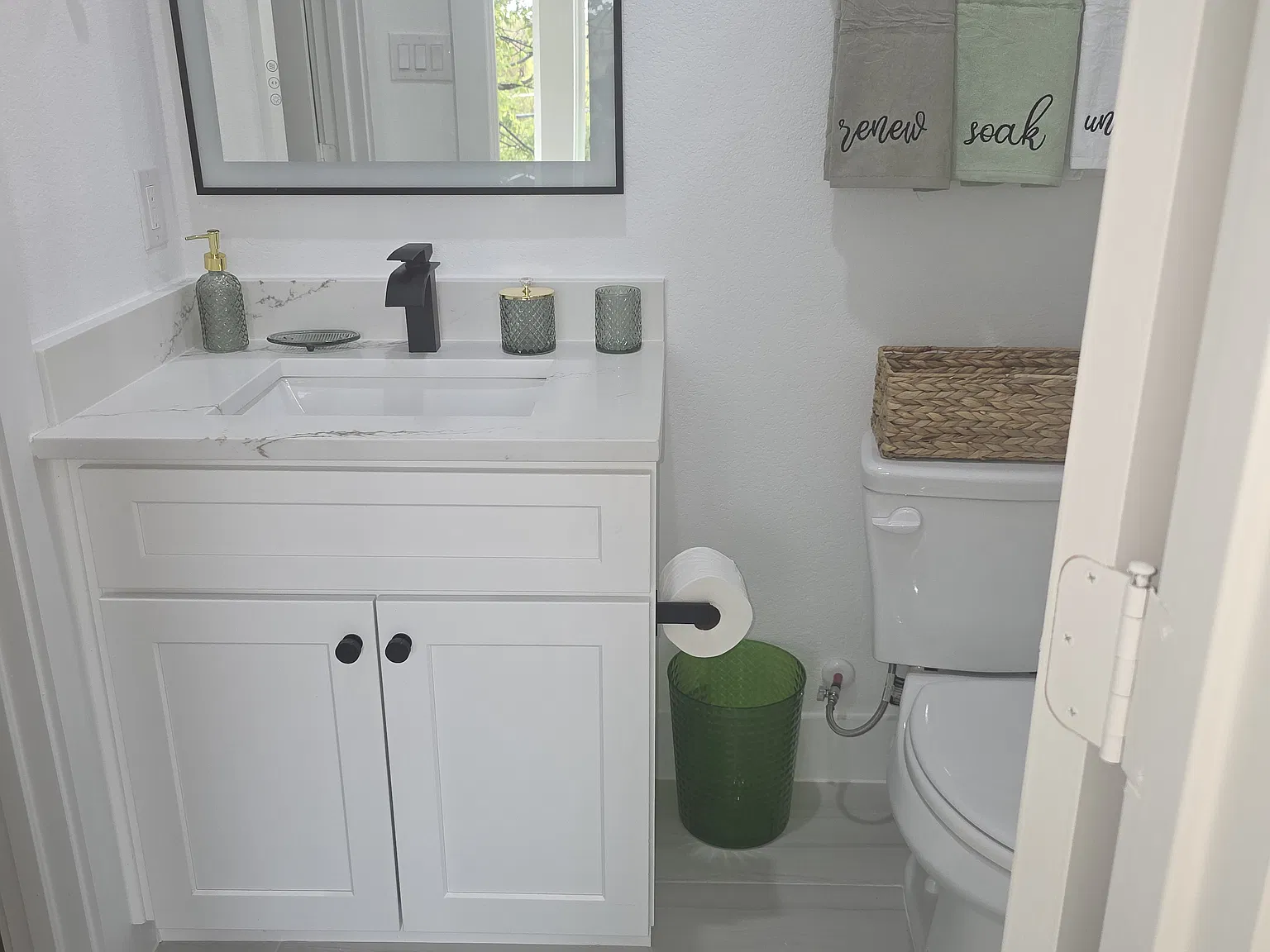 3 bed, 3.5 bath, 1978 sqft, $1,300 — Photo 4