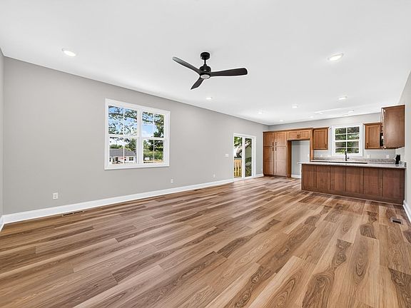 5th image of 74 Gresham Dr