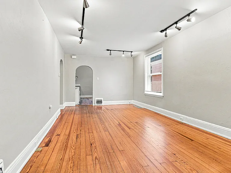 1420 S Washington St — Photo 4