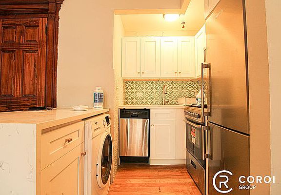 4th image of 325 Jefferson Ave #2F