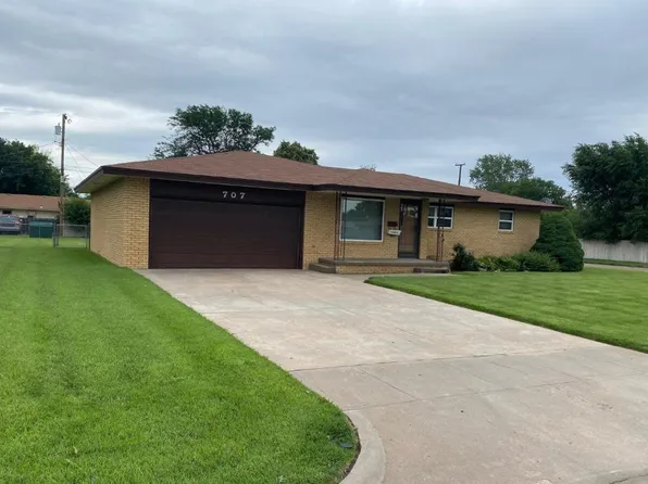 707 E Fair St, Garden City, KS 67846