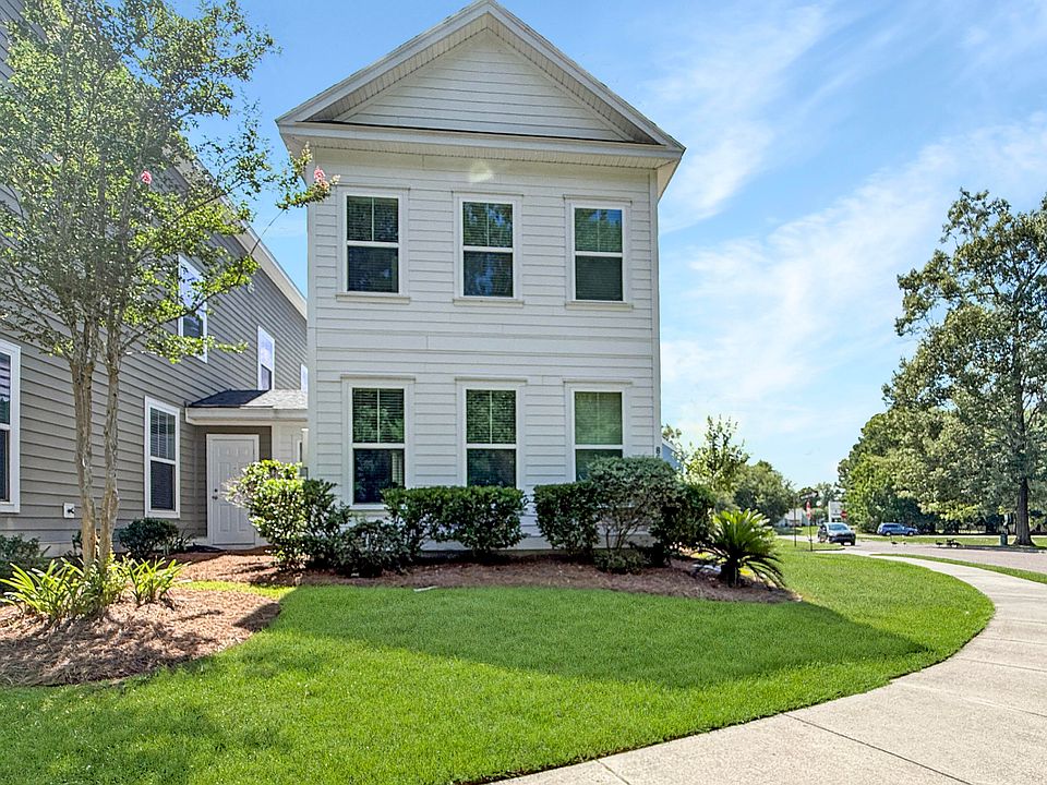 1st image of 866 Rue Dr