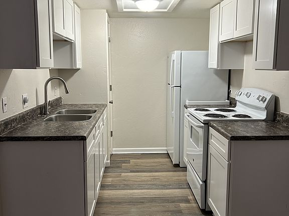 4th image of 401 N Jenkins St #1