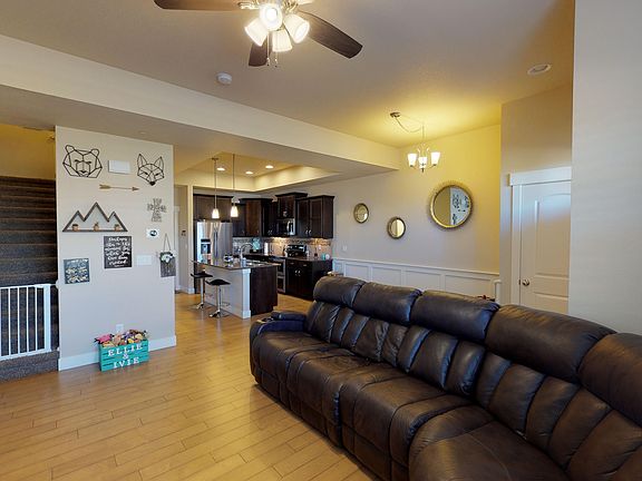 C 8141-Wynstone-Drive-living-room(2).jpg
