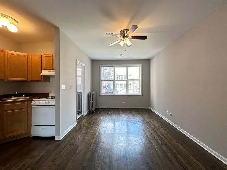 914 W Dakin St #512 — Photo 9