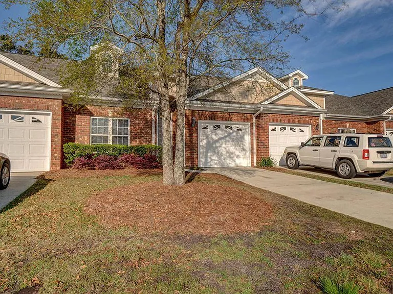 1113 Greensview Cir — Photo 1