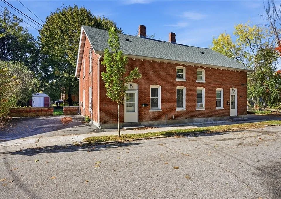 24 Lawrence St
