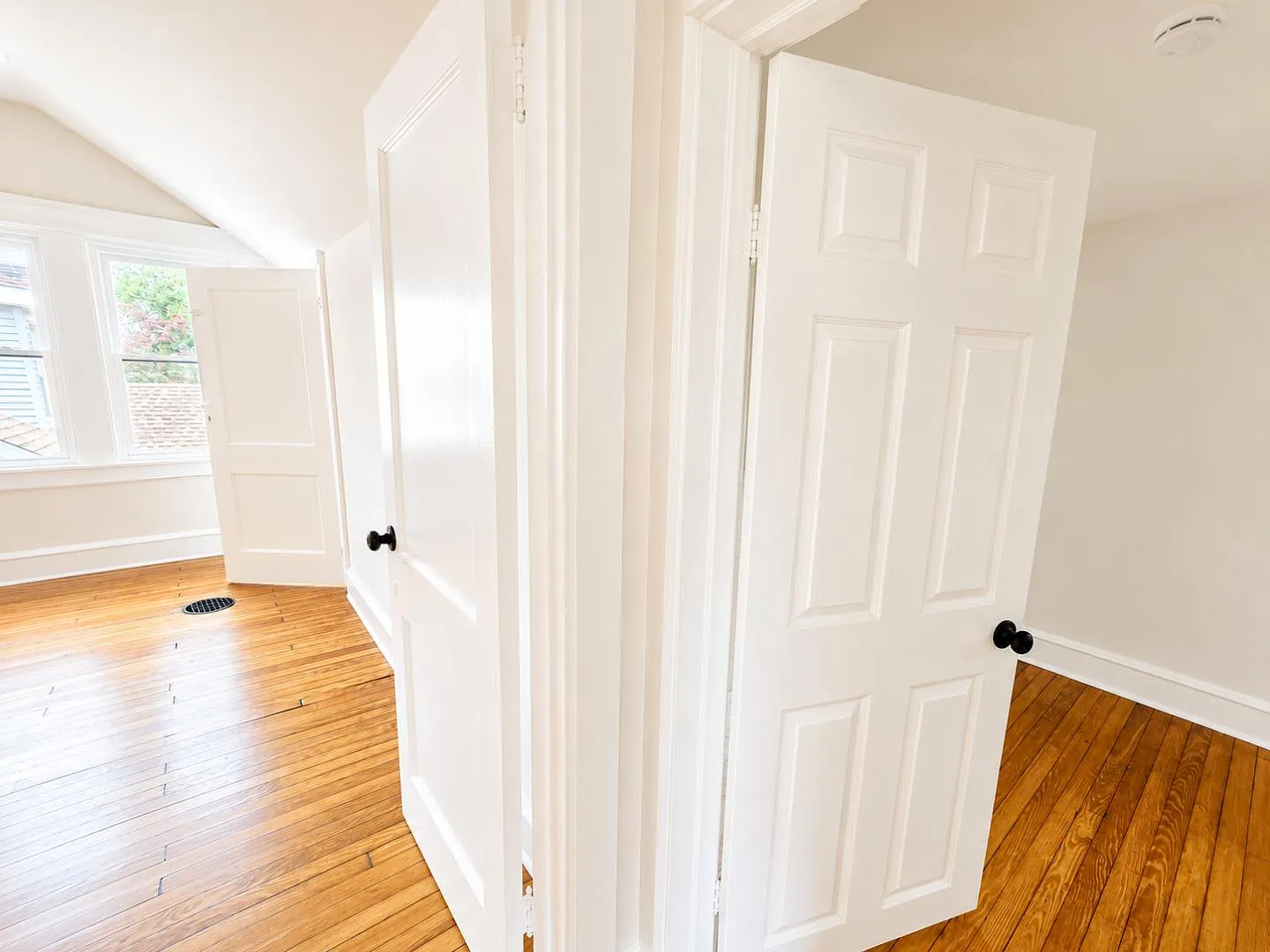 12 N York Rd - Second Floor — Photo 3