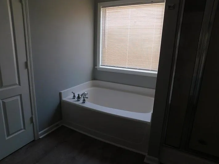 2825 Harcourt Dr — Photo 10