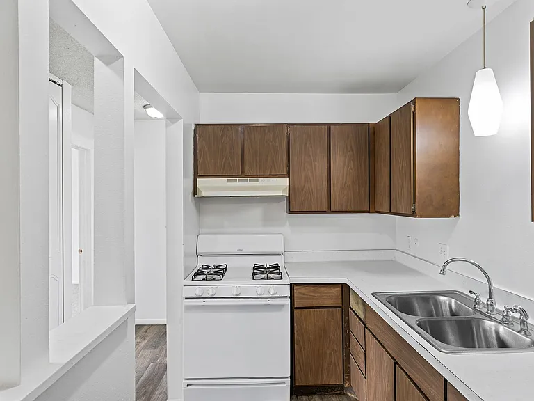 210 S Monroe St — Photo 3