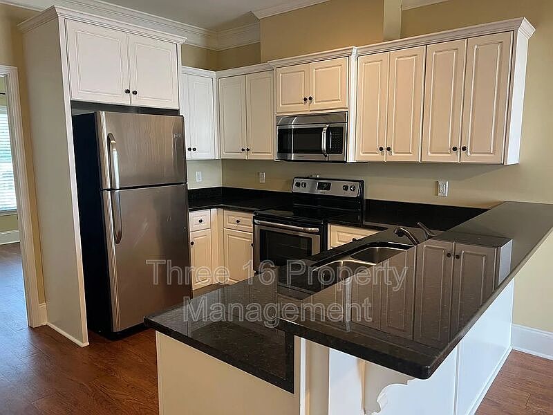 1st image of 1555 Craig St