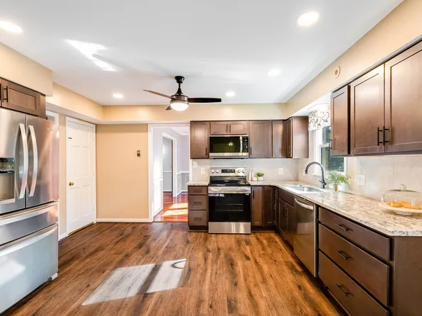 200 Pelham Dr, Waynesboro, VA 22980