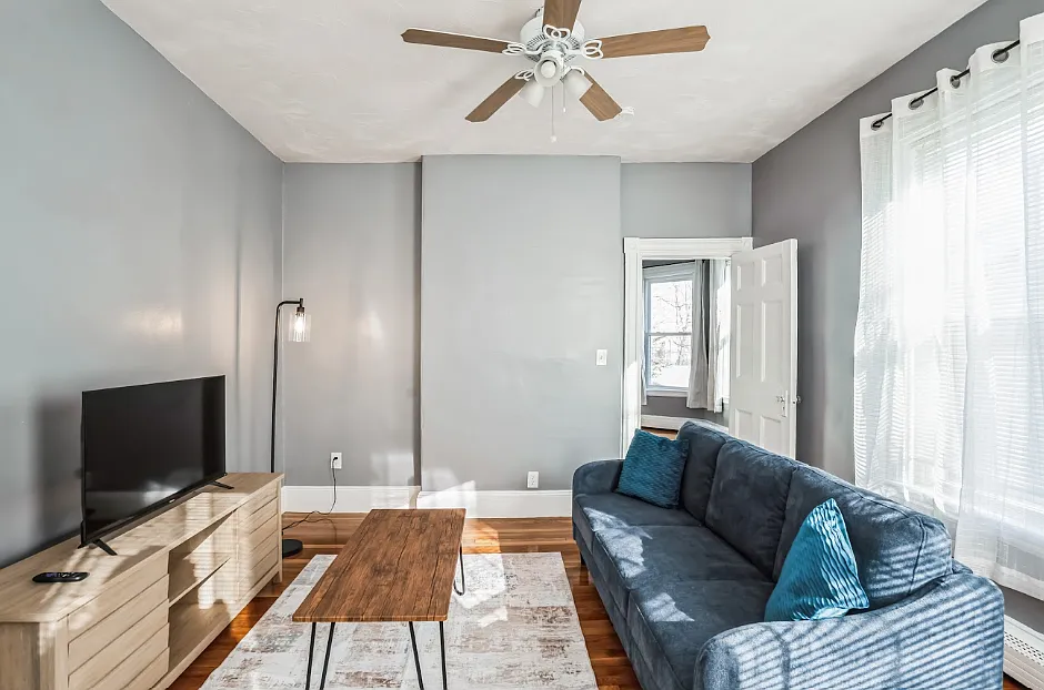 4 bed, 1500 sqft, $3,800 — Photo 2
