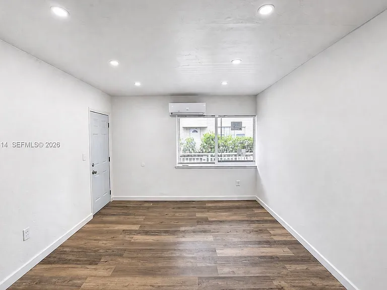 7600 Dickens Ave #2 — Photo 3
