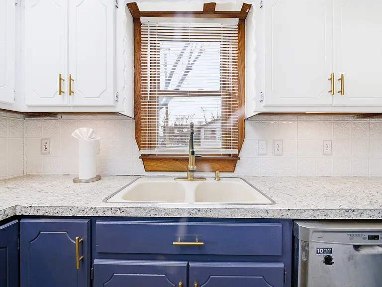 411 N Oak Ave — Photo 11