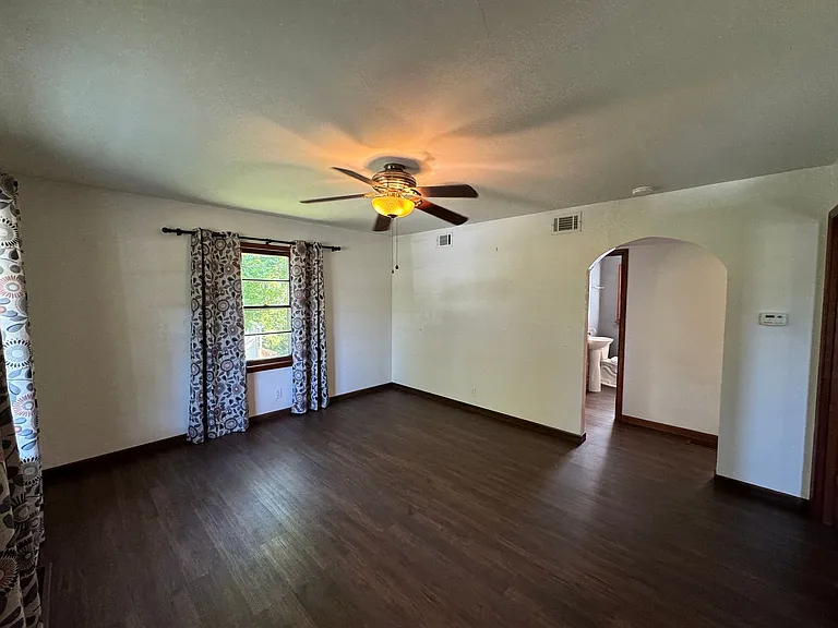 206 N Morgan St — Photo 6