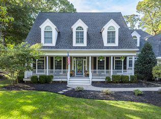 15 Crescent Ct, Wading River, NY 11792