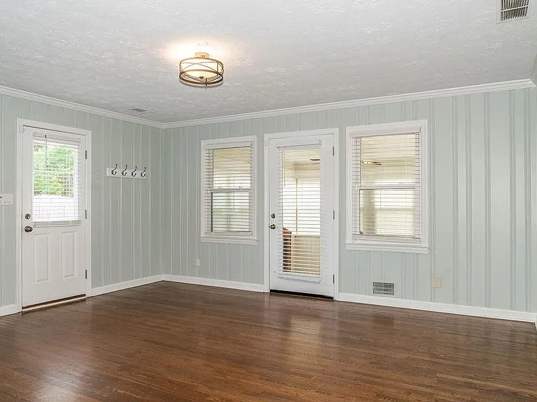 2331 Robin Ln SE — Photo 8