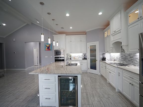 3rd image of 1209 Burgandy Dr