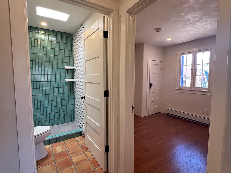 Bathroom/bedroom