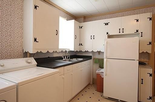 2nd image of 26 Hawes St