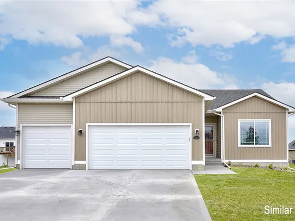 9773 Thorton Dr, Johnston, IA 50131