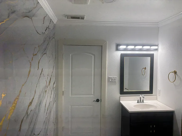 1820 N Macgregor Way — Photo 19